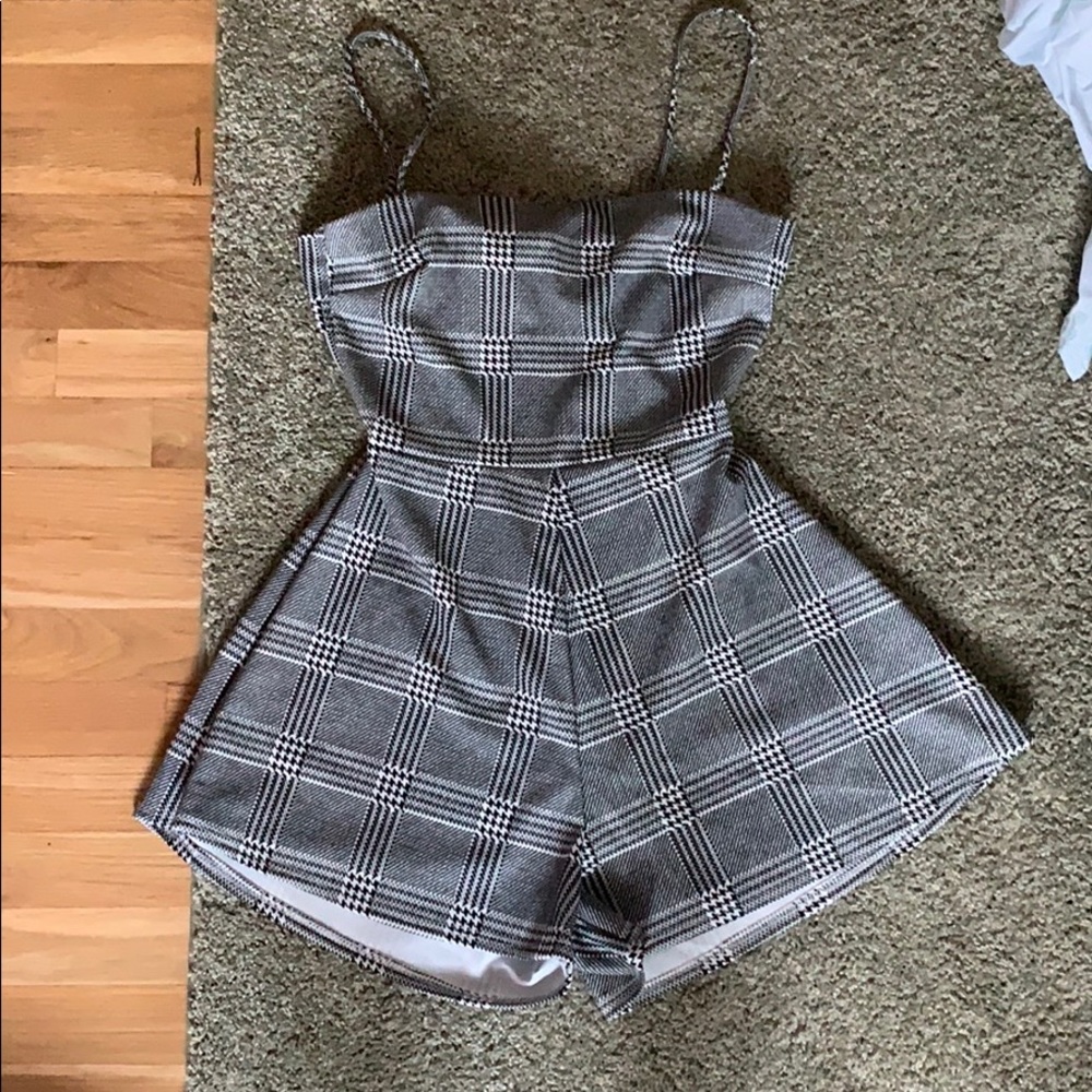 Black/white romper